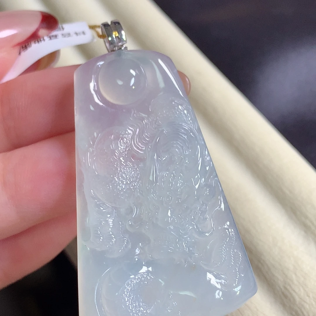 翡翠18K金镶嵌颈饰龙牌