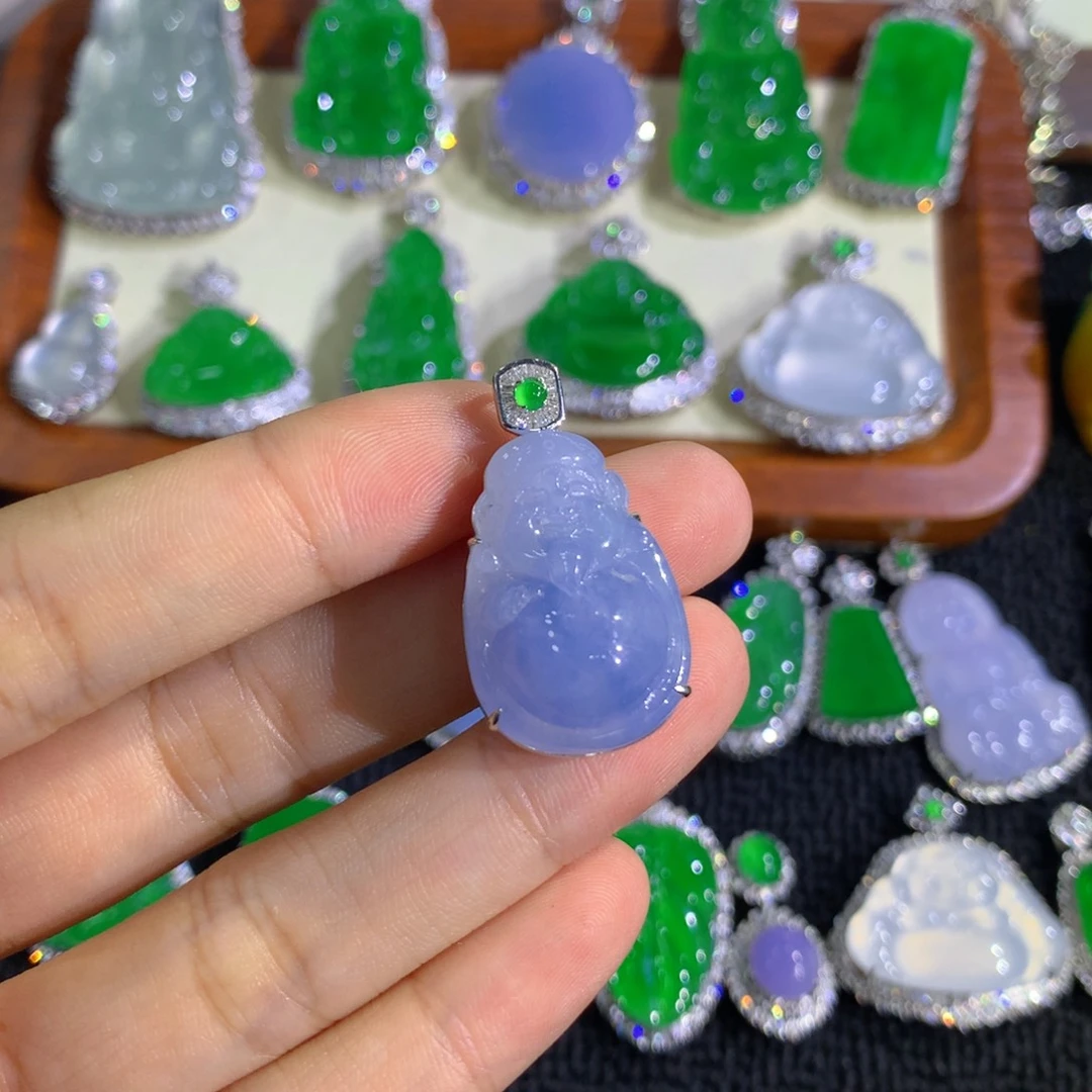 颈饰18K金镶嵌翡翠88888888