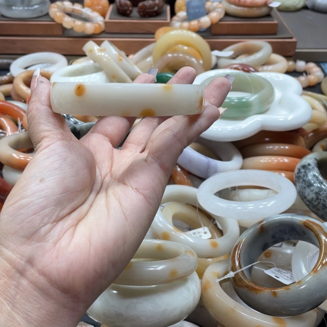 *****石英质玉手镯未镶嵌