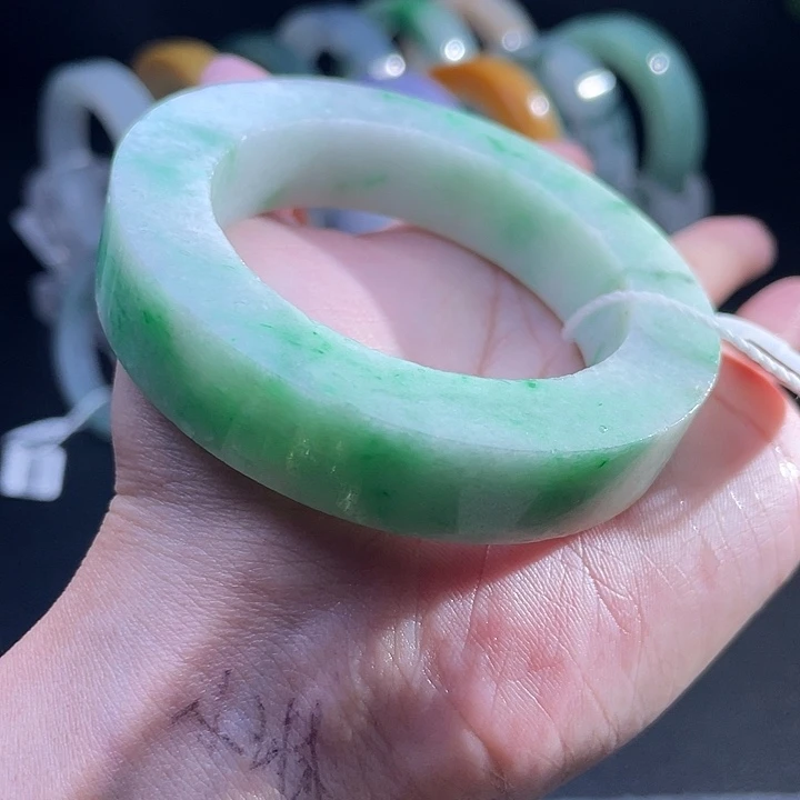 定制翡翠未镶嵌翡翠手镯