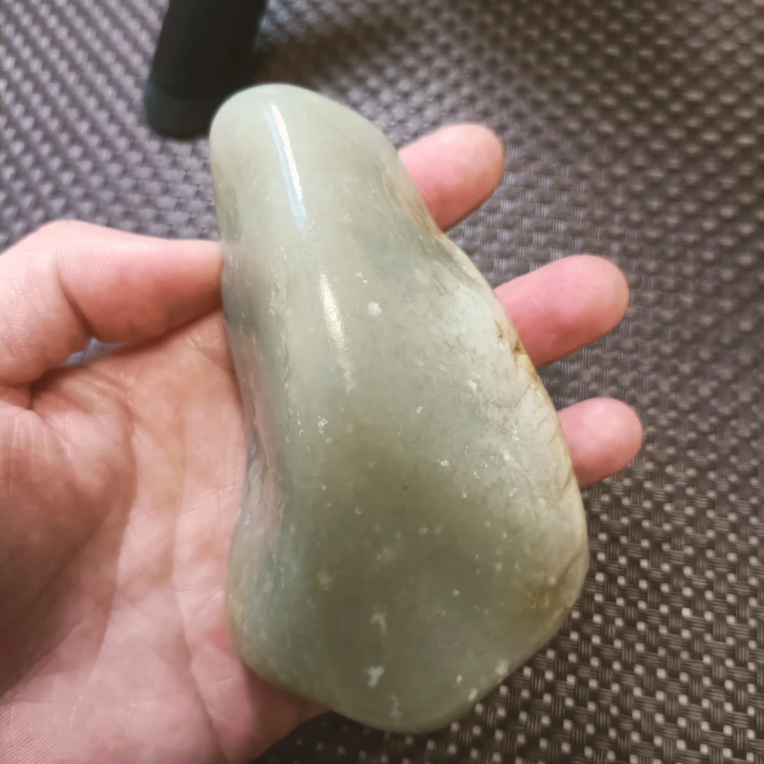 新疆天然和田玉原石手把件，天然原汁原味，真皮真玉，