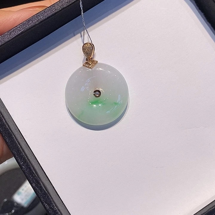 翡翠18K金镶嵌颈饰翡翠吊坠