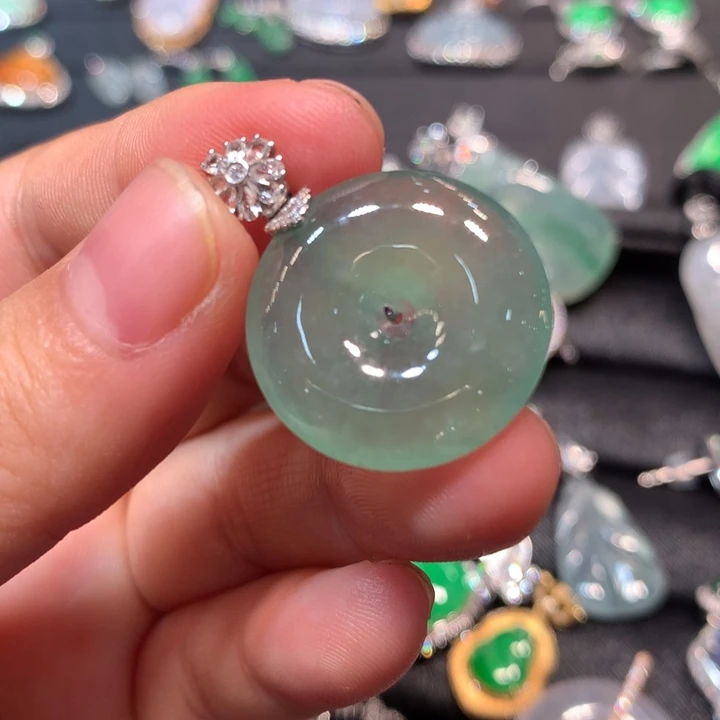 【闪购商品】颈饰18K金镶嵌翡翠翡翠