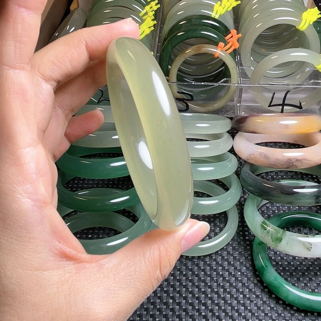 未镶嵌手镯石英质玉
