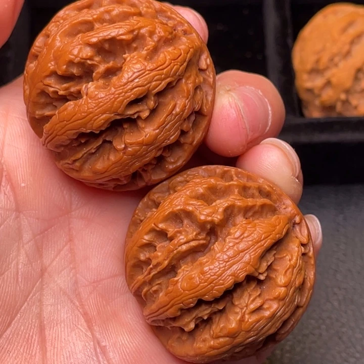 文玩核桃把件秦岭野生核桃