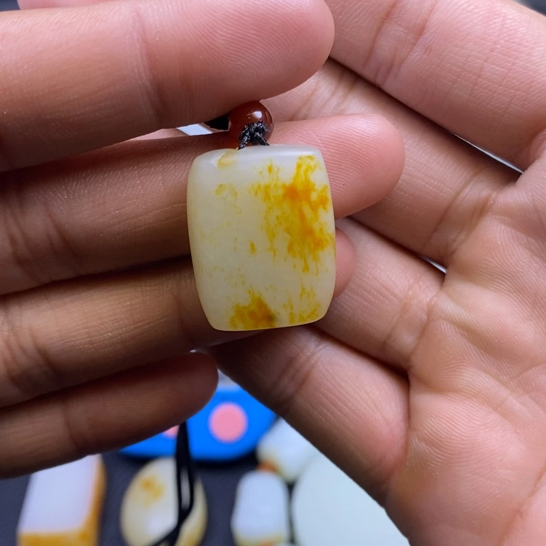 未镶嵌吊坠定制和田玉无**住