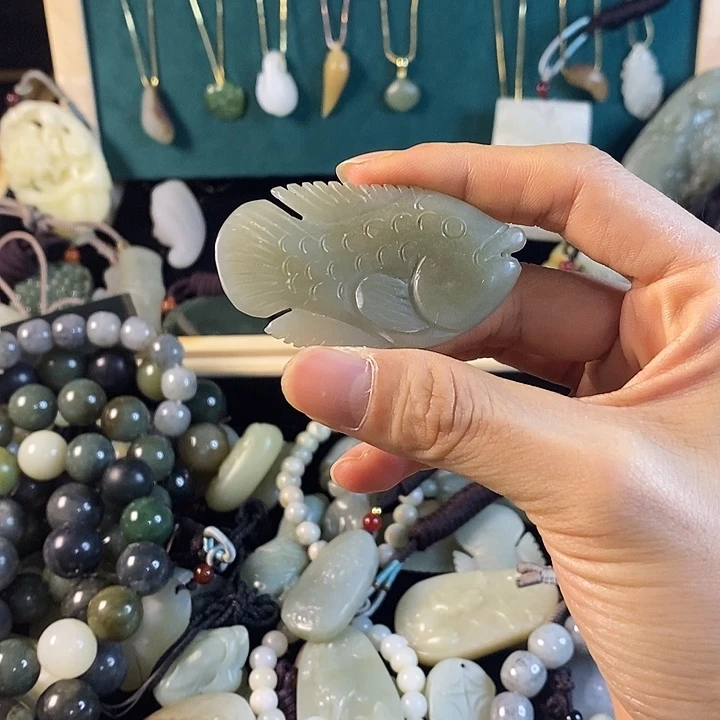 和田玉未镶嵌吊坠(赠链)