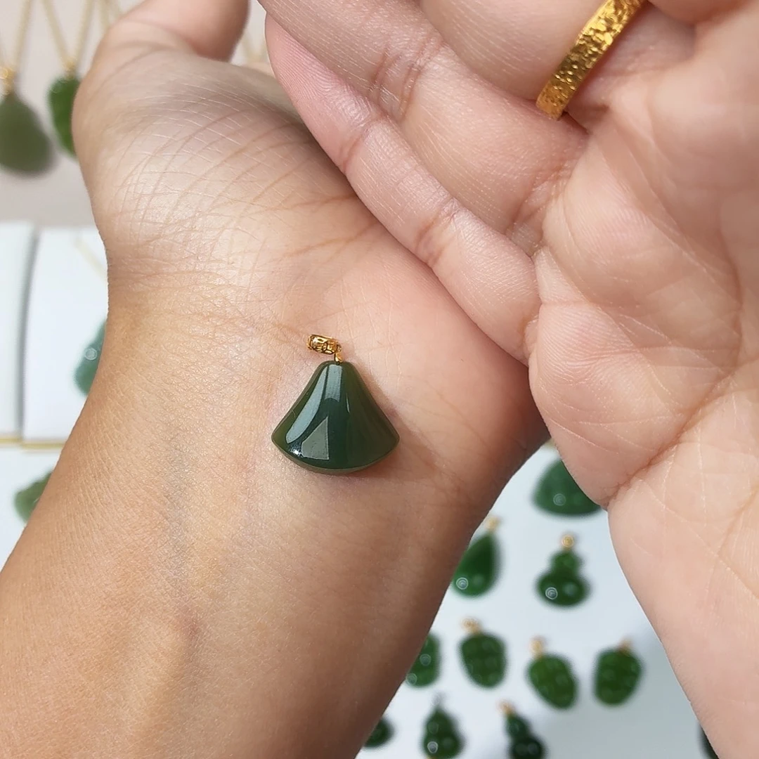 和田玉（碧玉）18K金镶嵌吊坠(赠链)