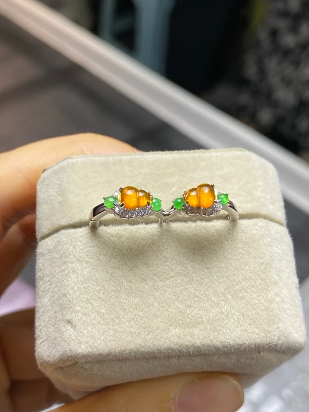 天然缅甸翡翠，银镶冰黄葫芦耳包