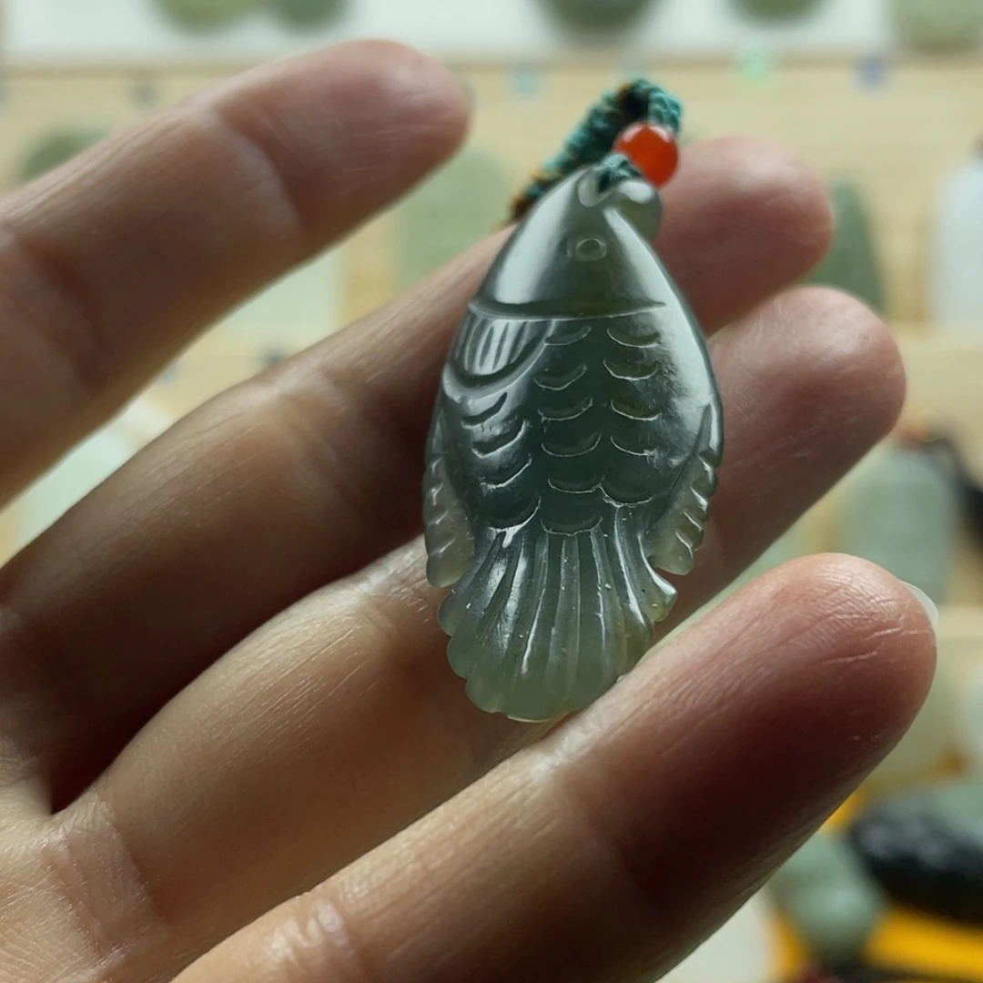 【闪购商品】双面雕小金鱼吊坠