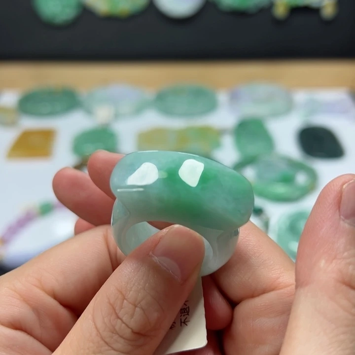 未镶嵌戒指翡翠戒指