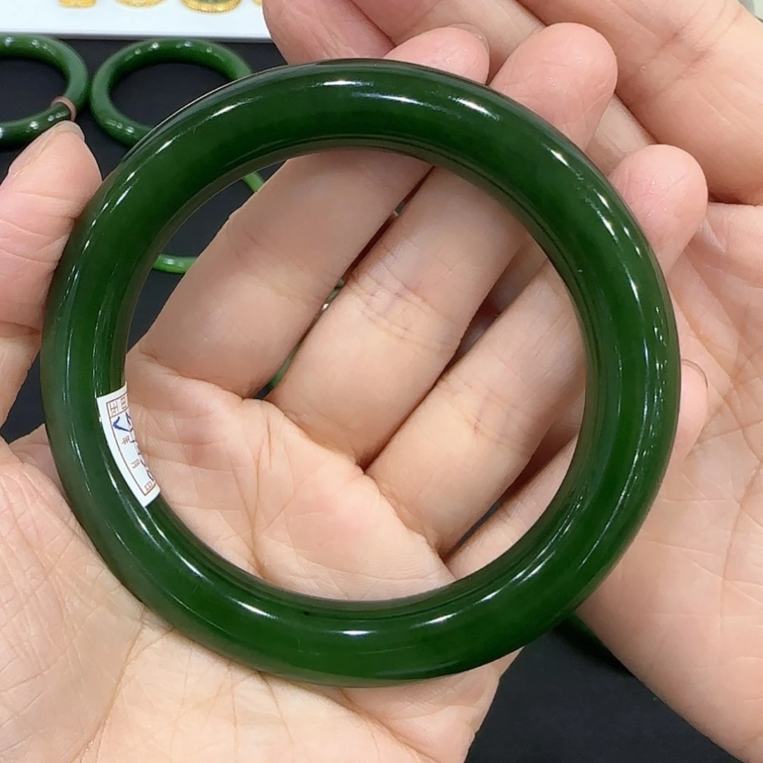 和田玉手镯未镶嵌已*置