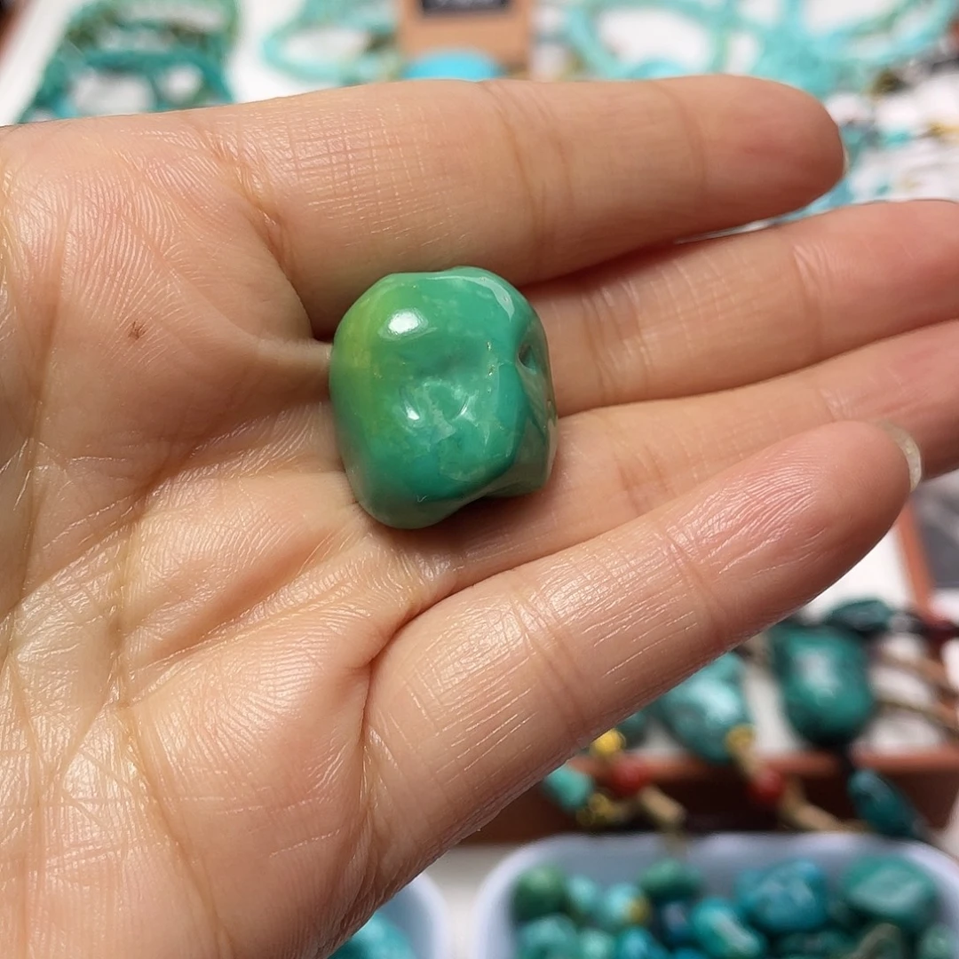 绿松石未镶嵌颈饰