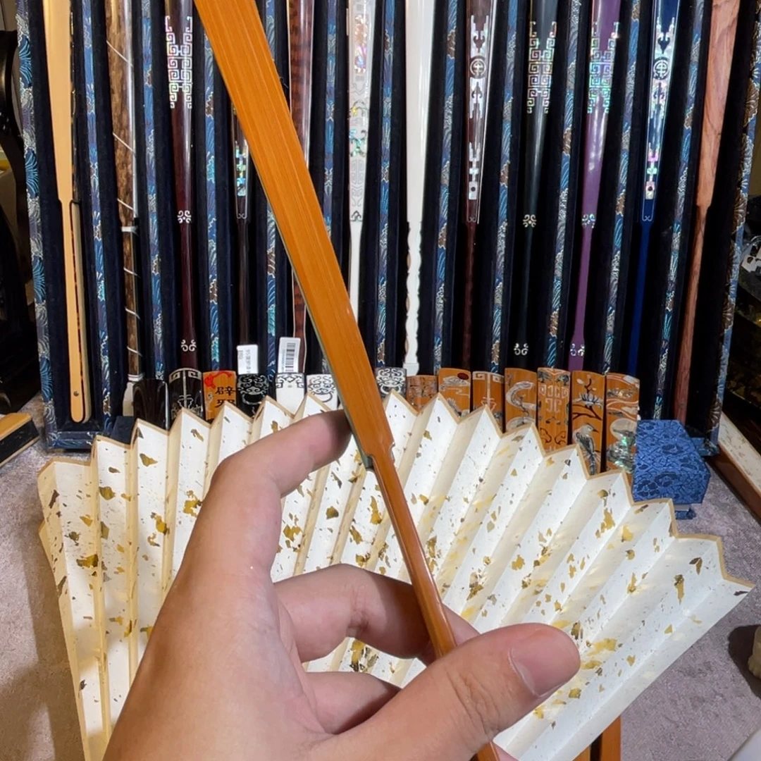 中***字扇子手工制作工艺精湛等