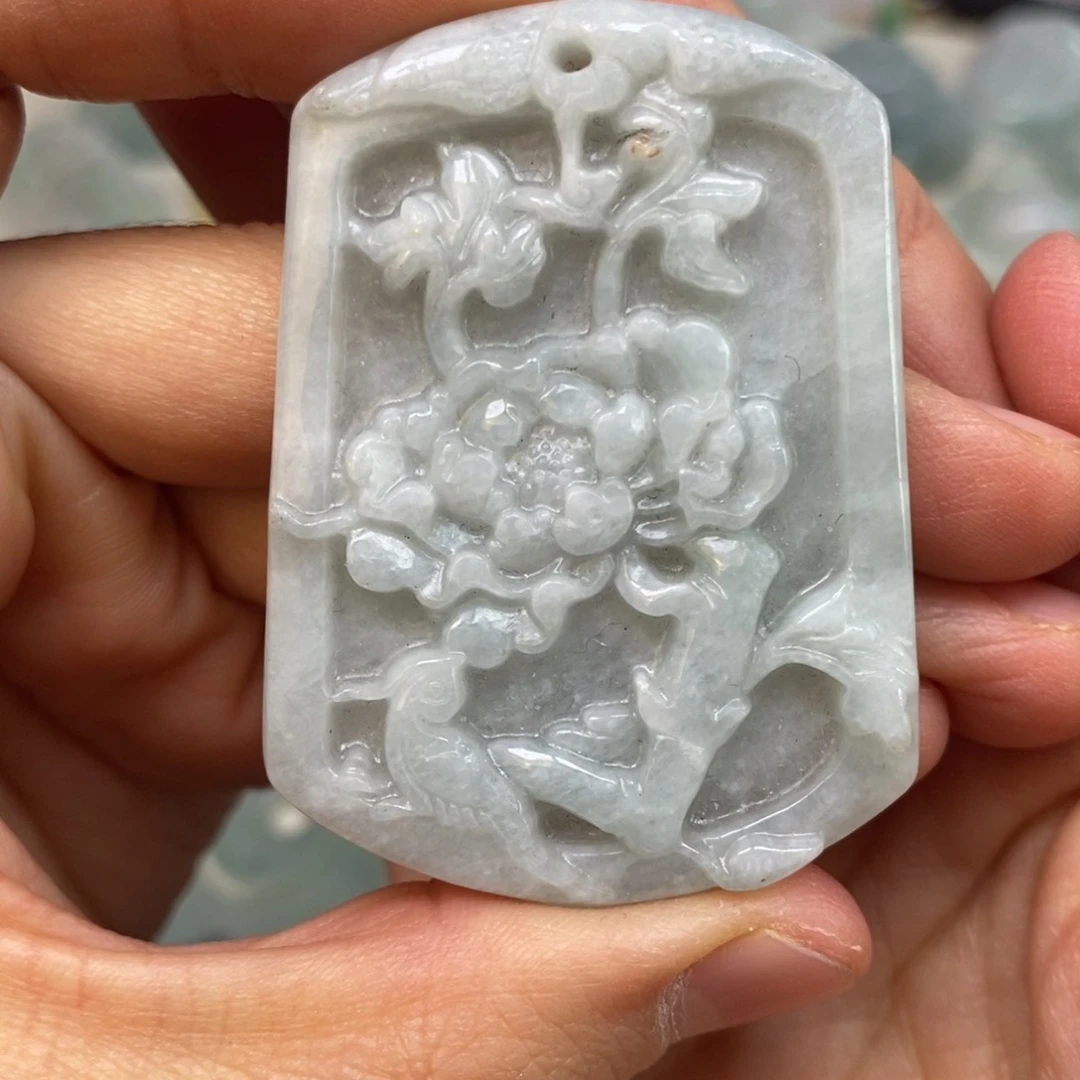 翡翠颈饰未镶嵌牡丹花