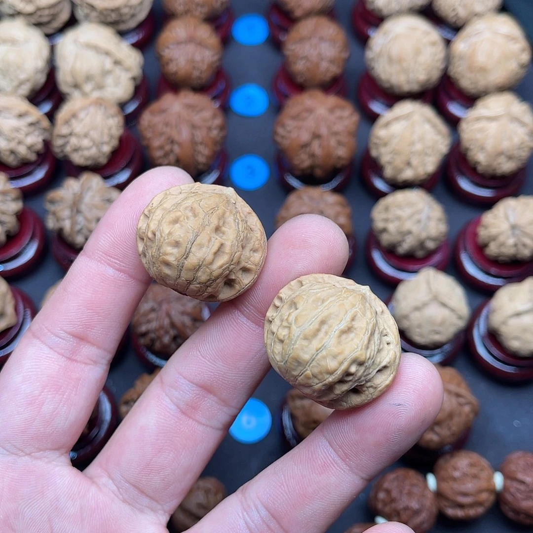 文玩核桃把件瓷娃娃