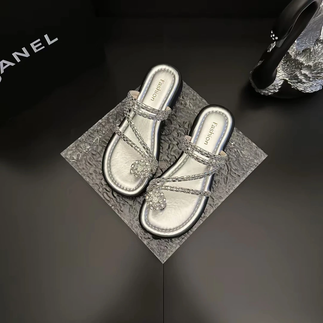 水钻拖鞋女外穿2025夏季新款网红平底沙滩鞋女凉拖一字带夹趾凉鞋