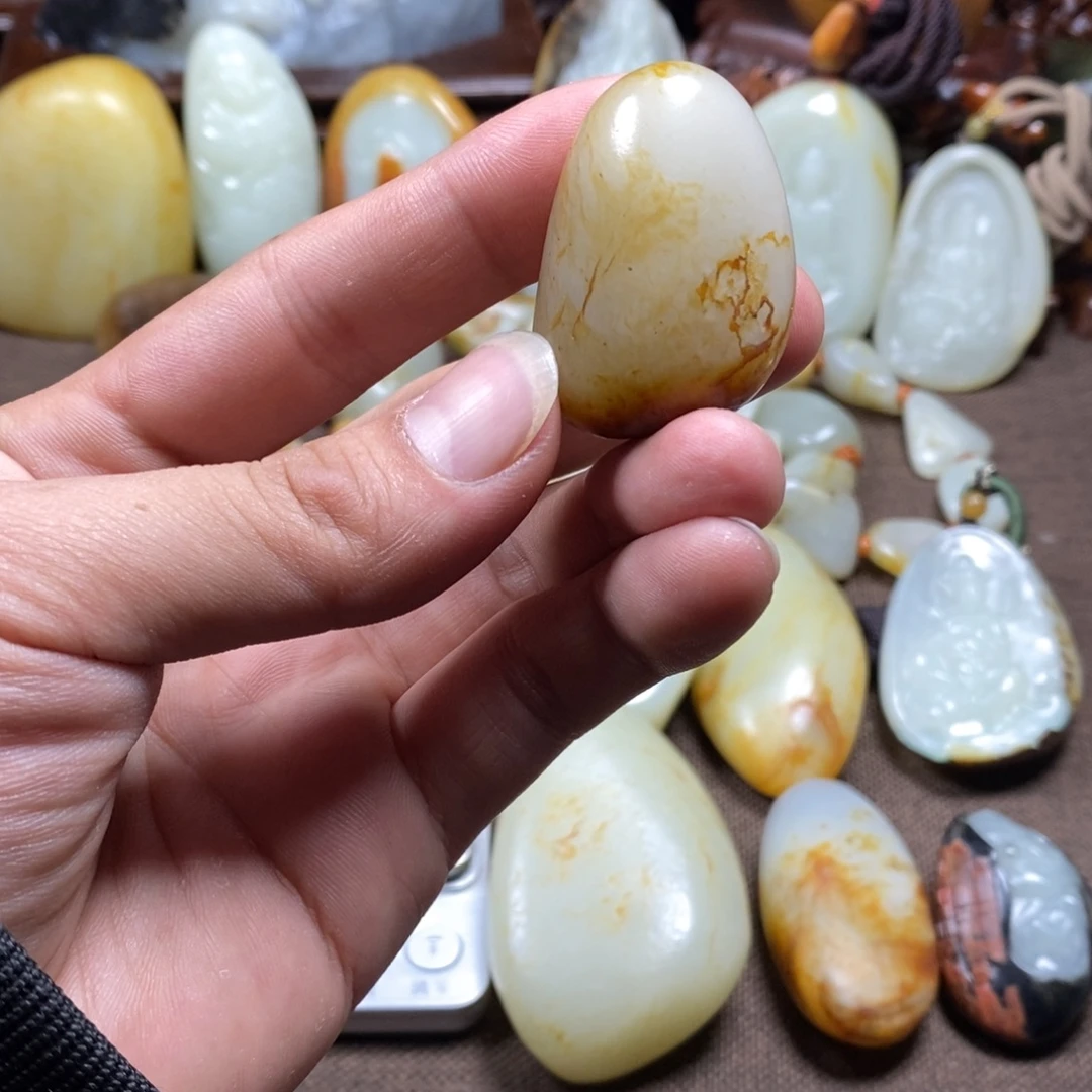 和田玉未镶嵌把件