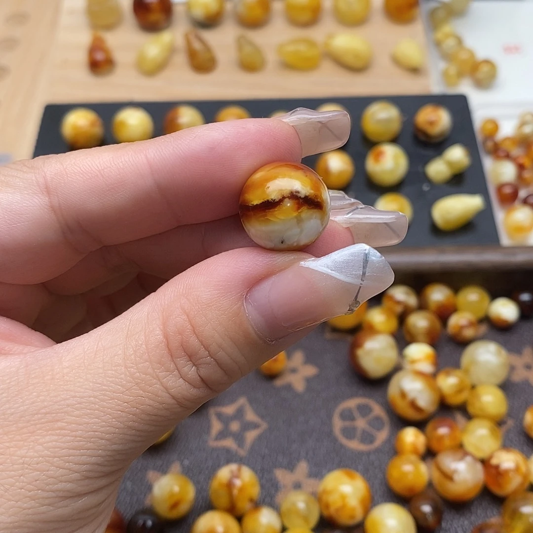 锦***程蜜蜡未镶嵌裸石蜜蜡