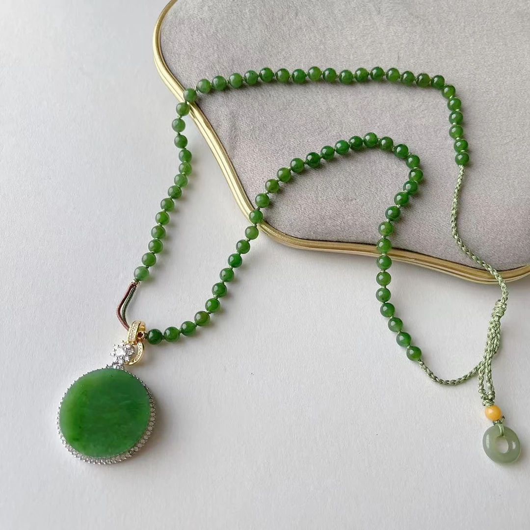 晶雁【双11专享】25-28mm和田玉碧玉s925银镶圆牌珠链吊坠轻奢时尚