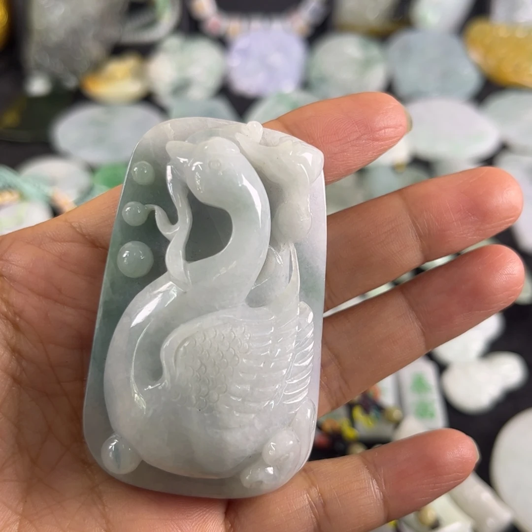 翡翠未镶嵌吊坠(不含链)内裂