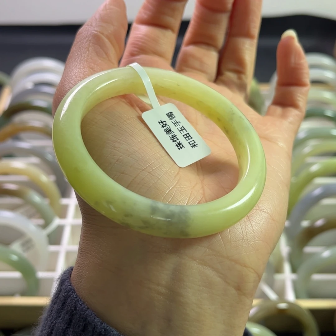 和田玉未镶嵌手镯55圈口