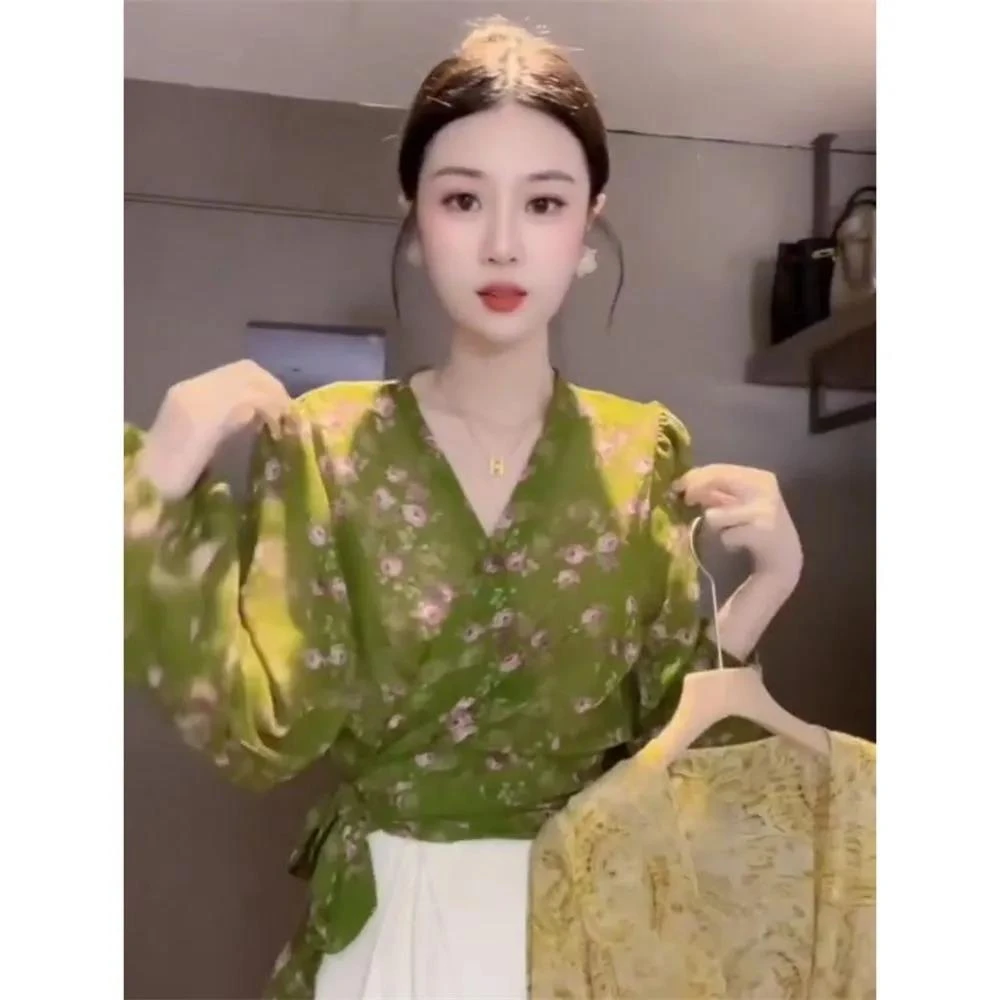 洋气减龄时尚潮流t恤女印花上衣2025夏新款交叉系带显瘦打底小衫