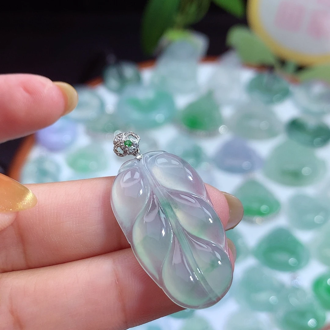 翡翠未镶嵌颈饰叶子