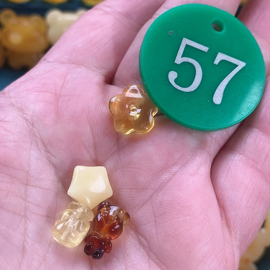 未镶嵌颈饰琥珀裸石