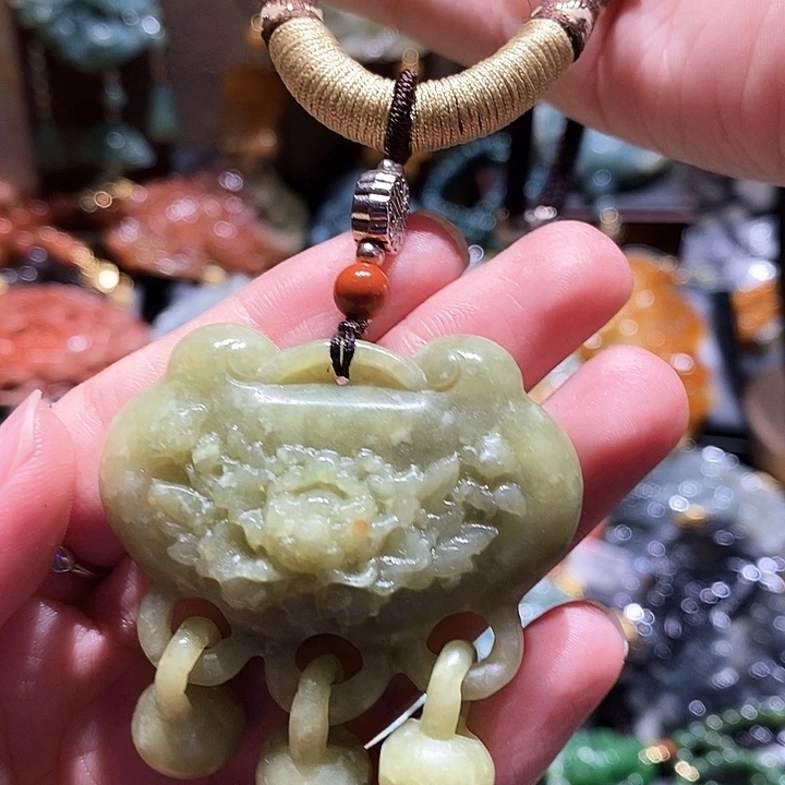 岫玉未镶嵌毛衣链