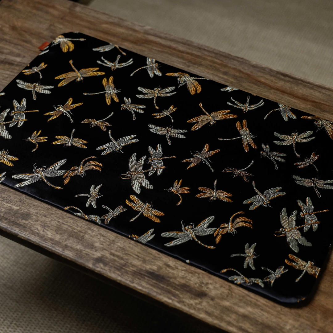 【小田甄陶】<蝶影蜻蜓>黑色双面织锦茶席45*28（慢蓝S0986）