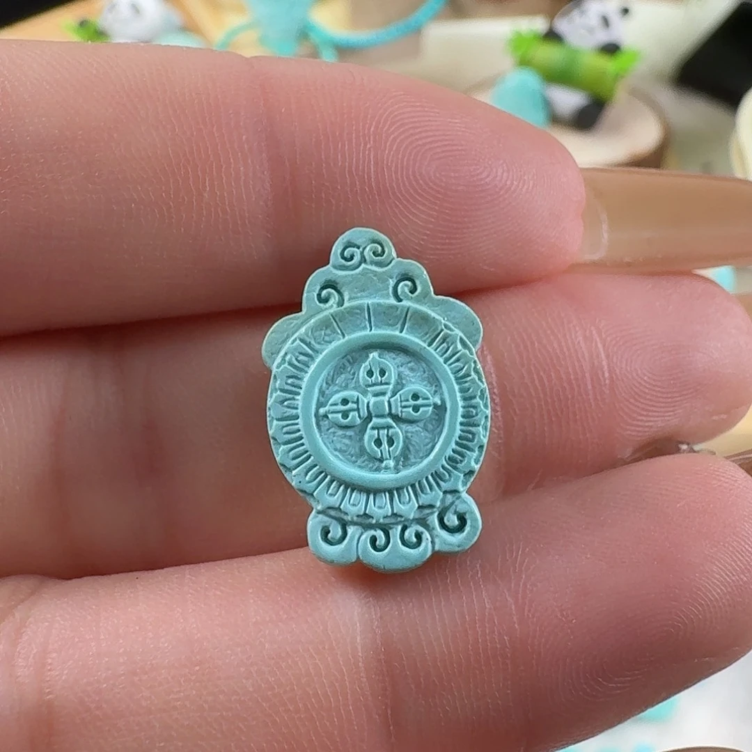 绿松石未镶嵌颈饰