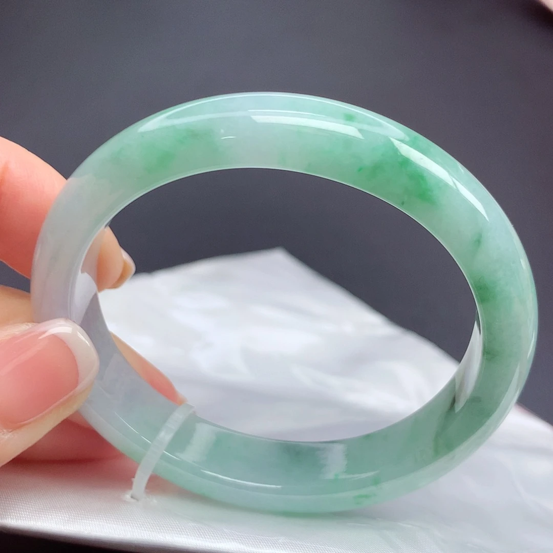 翡翠手镯（贵妃镯）未镶嵌54圈口