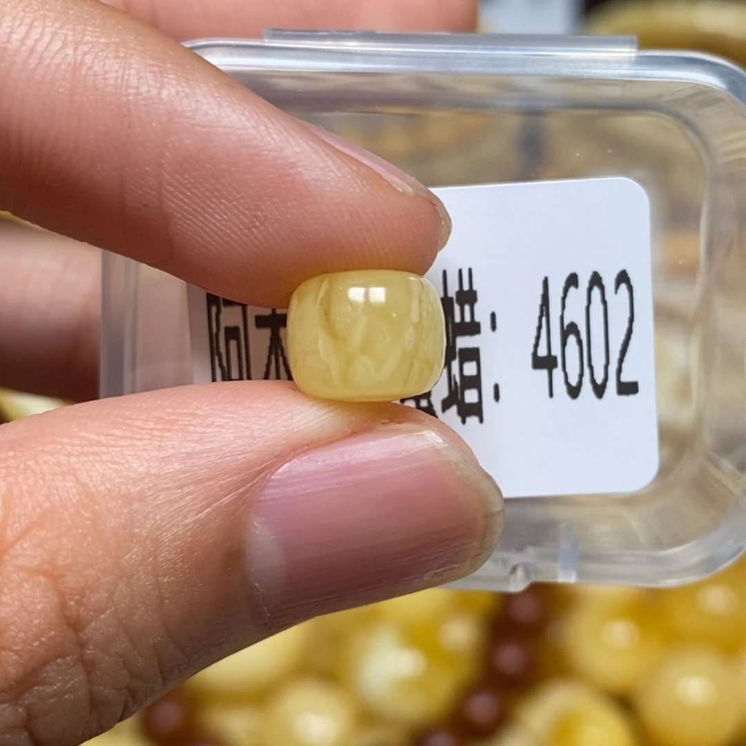 蜜蜡未镶嵌珠宝奇石4602