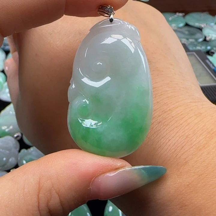 颈饰18K金镶嵌翡翠