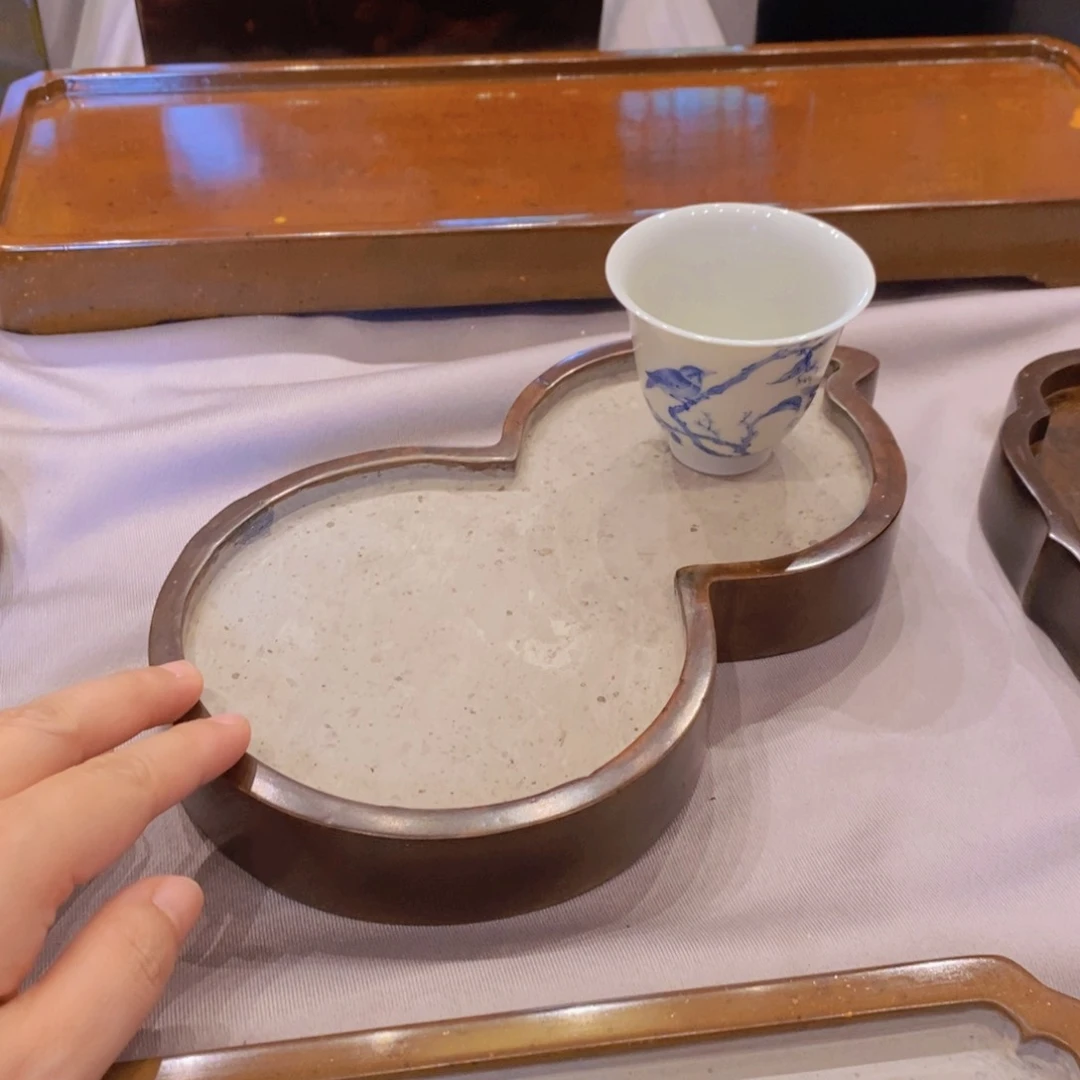 金砖大漆壶承一个葫芦