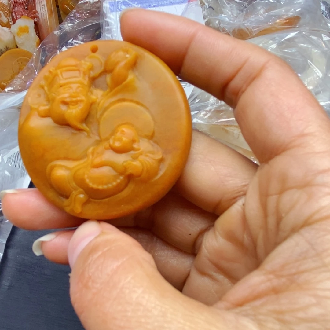 石英质玉（黄龙玉）颈饰未镶嵌