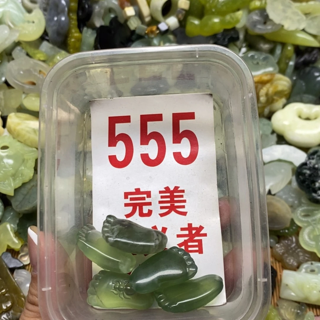 蛇纹石玉挂坠未镶嵌