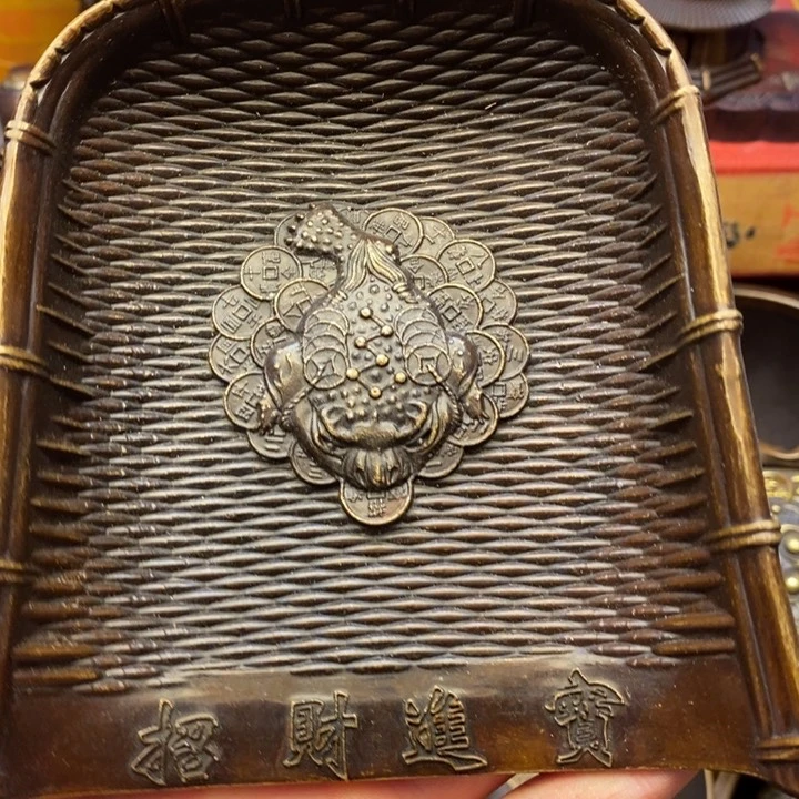铜器摆件做工精良