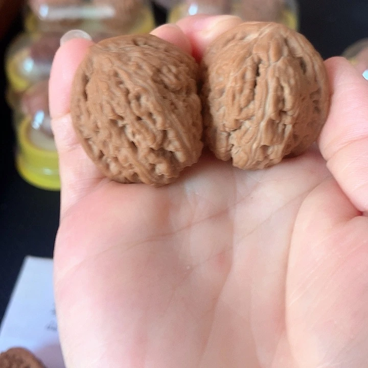 文玩核桃吊坠红玛对歪