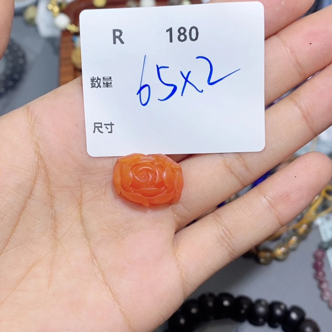 D****椰蒂吊坠R180。 一个