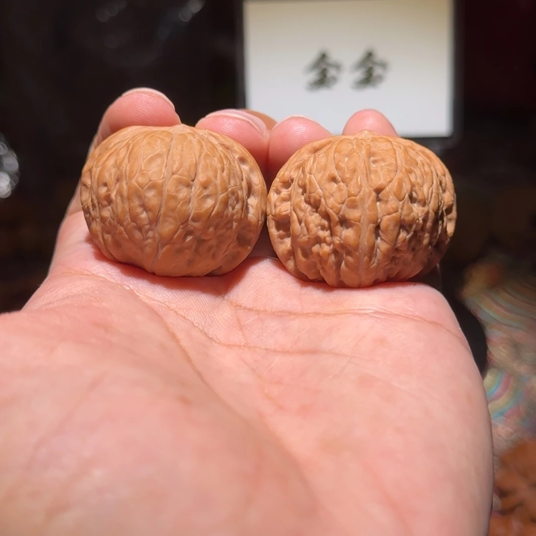 核桃把件1298乾隆磨，尺寸37 37 29