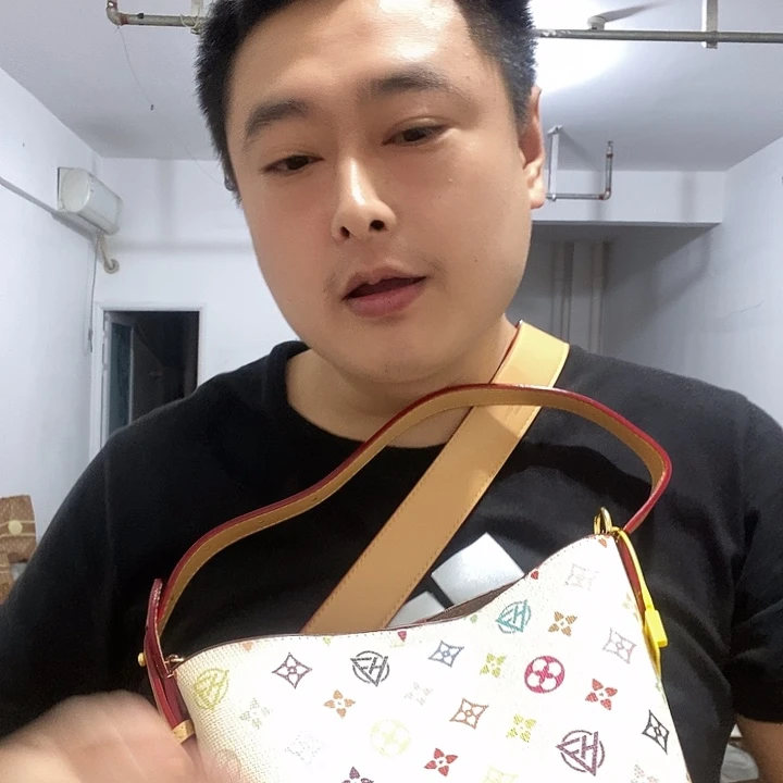 鳄鱼皮（革）犏牛皮（革）