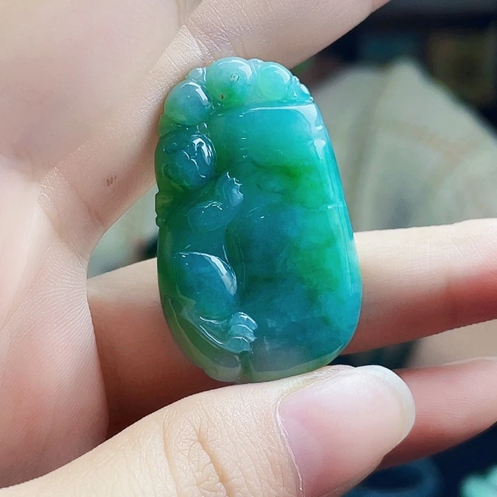 翡翠未镶嵌颈饰多样性