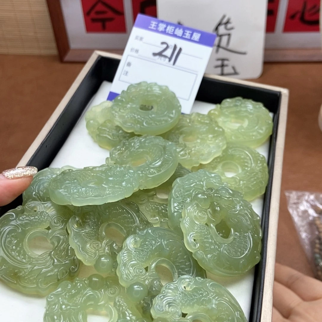 岫玉吊坠吊坠未镶嵌多样性，发一个