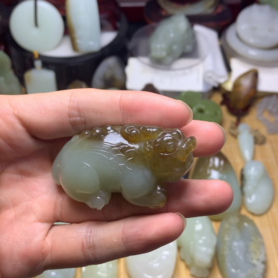 和田玉未镶嵌把件且末糖青白貔貅