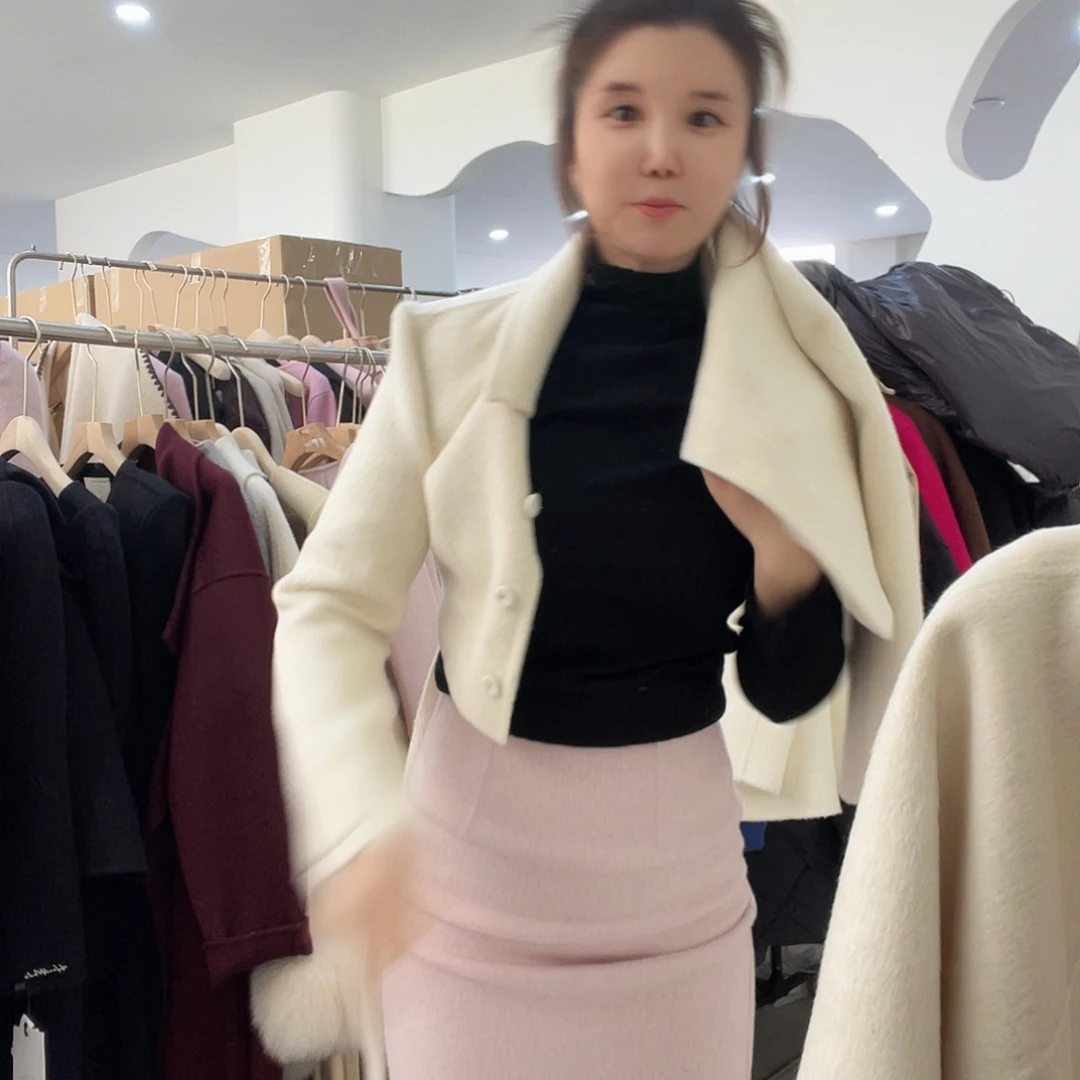 梧***周挂脖款245米白色套装55