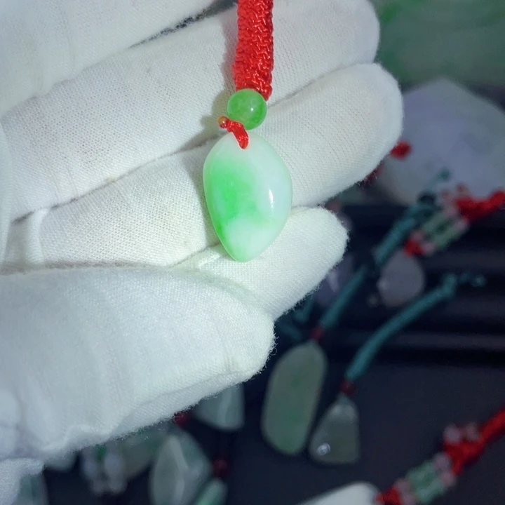 翡翠未镶嵌挂件片料