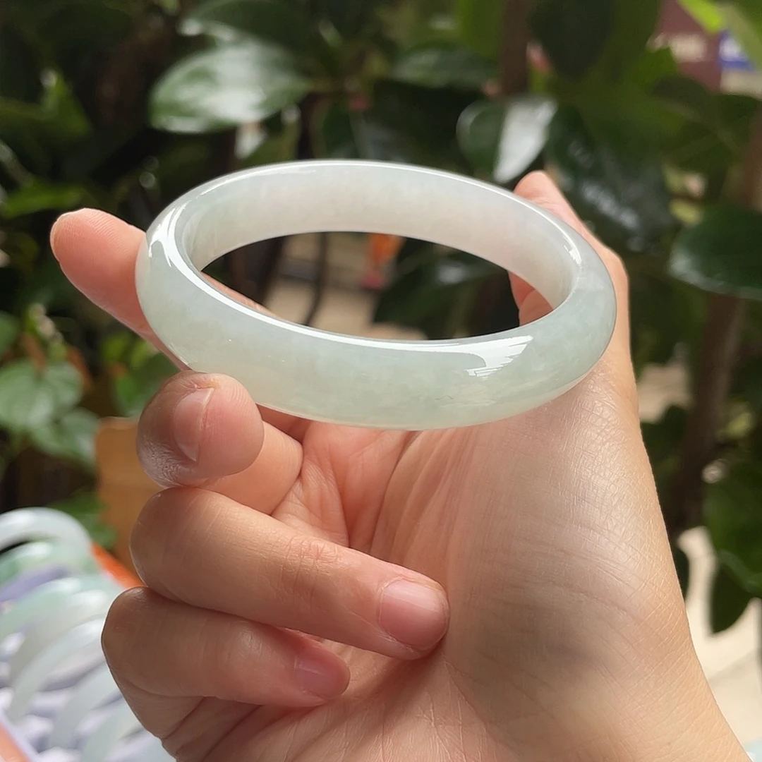 翡翠手镯未镶嵌58圈