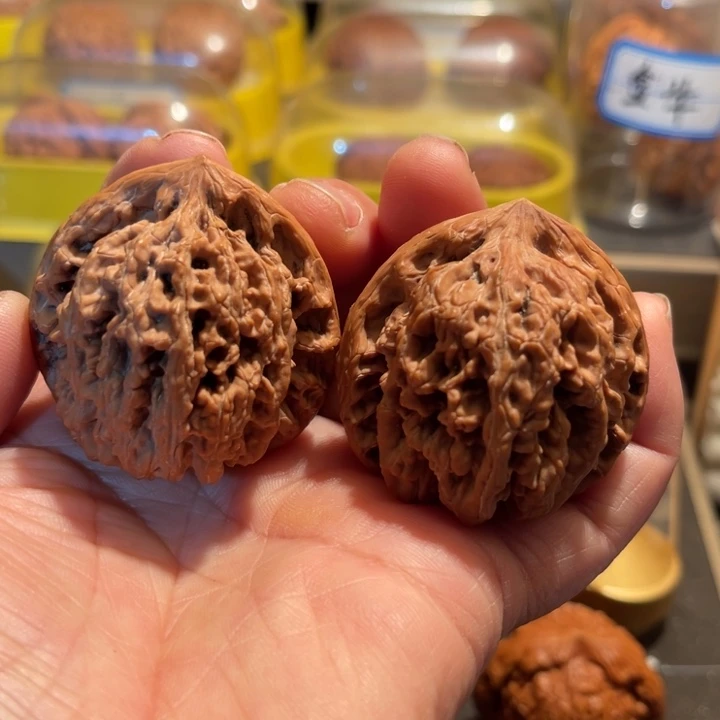 文玩核桃把件纯野生九龙筋44